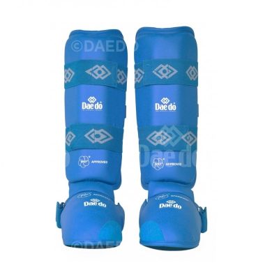 CANILLERA CON EMPEINERA KARATE DAEDO WKF AZUL